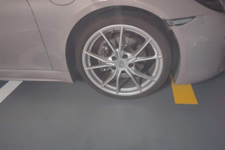 Used Porsche 718 2022 Boxster 2.0T Right Front Wheel Hub