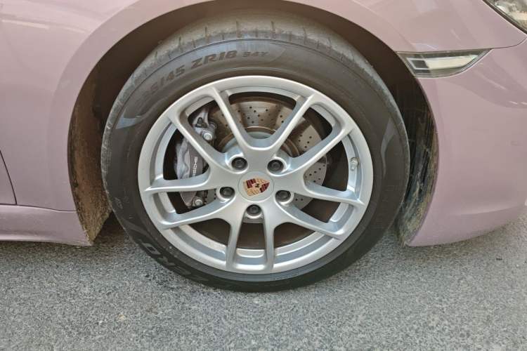 Used Porsche 718 2022 Cayman 2.0T Right Front Wheel Hub