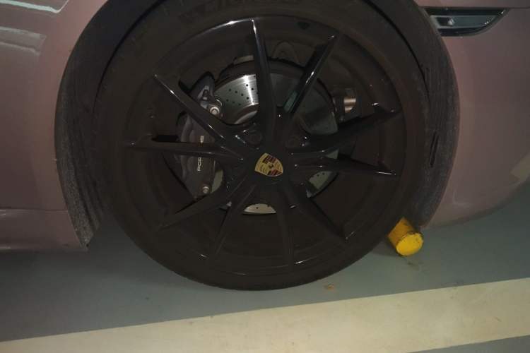 Used Porsche 718 2022 Boxster 2.0T Right Front Wheel Hub