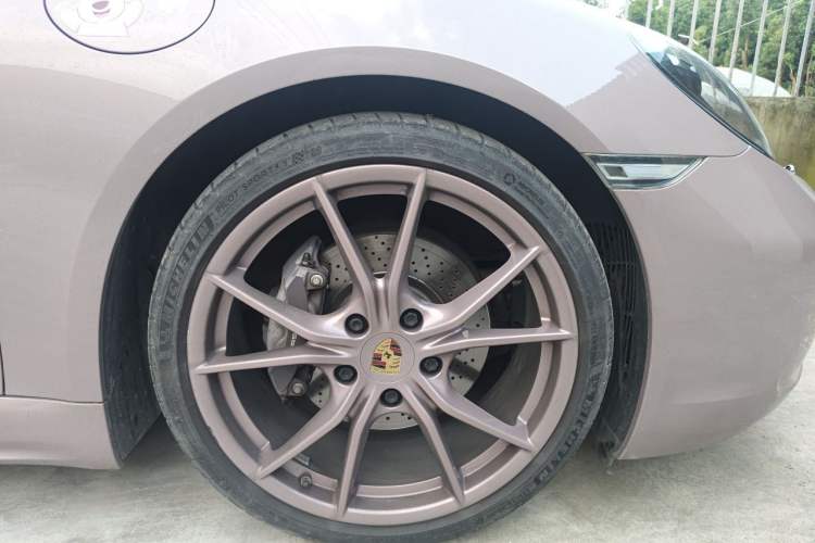 Used Porsche 718 2022 Boxster 2.0T Right Front Wheel Hub