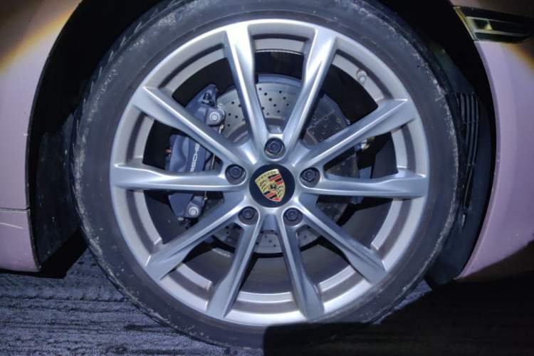 Used Porsche 718 2022 Boxster 2.0T Right Front Wheel Hub