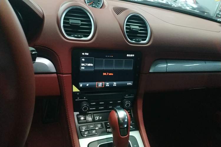 Used Porsche 718 2022 Spyder 2.0T Audio And AC Panel