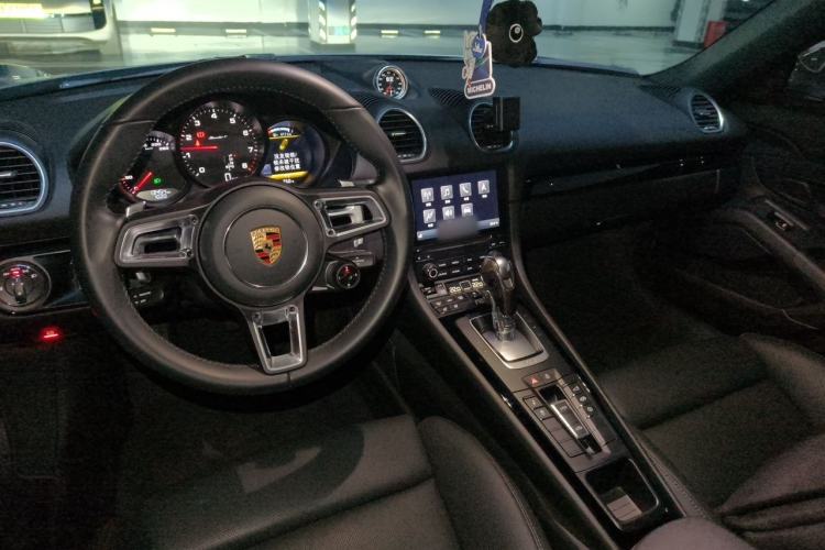 Used Porsche 718 2022 Boxster T 2.0T Center Console