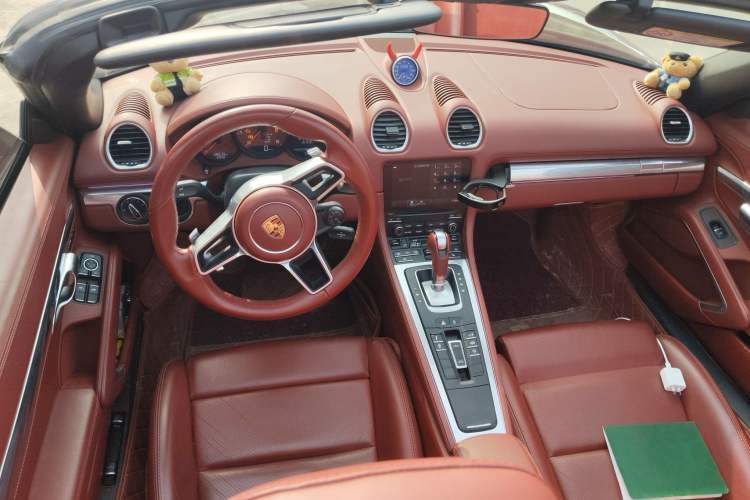 Used Porsche 718 2022 Boxster 2.0T Center Console