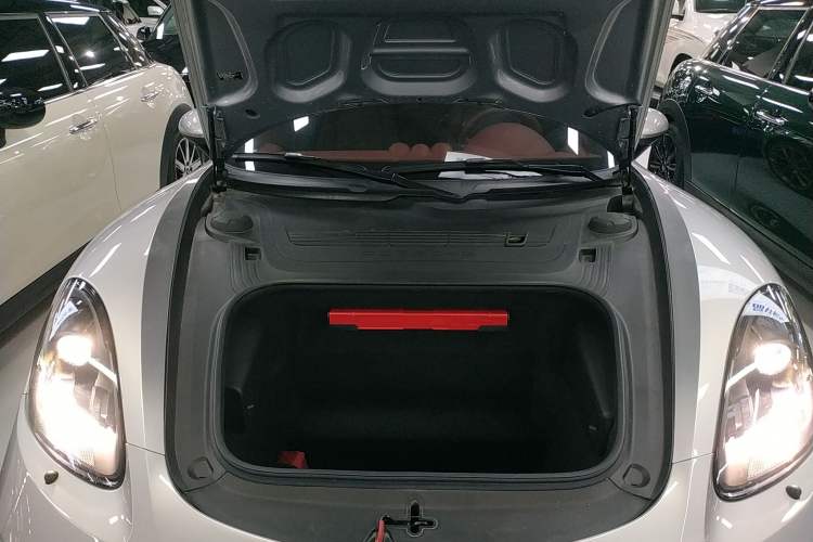 Used Porsche 718 2022 Spyder 2.0T Engine Bay