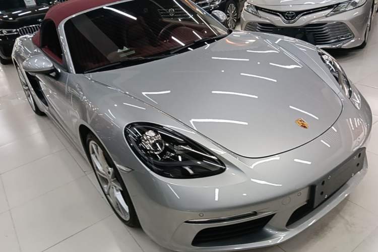 Used Porsche 718 2022 Boxster 2.0T Front Right 45 Deg