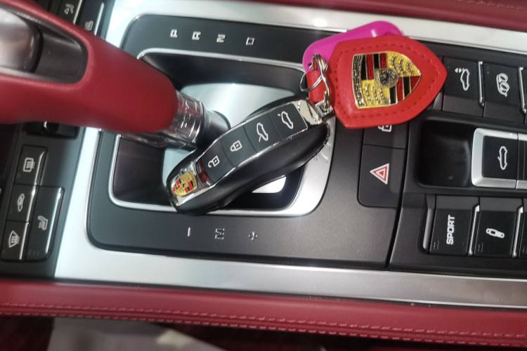 Used Porsche 718 2022 Boxster 2.0T Interior 1