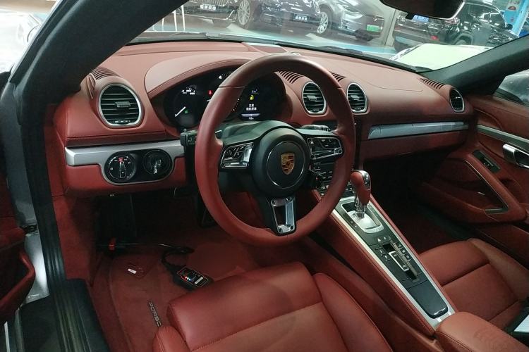 Used Porsche 718 2022 Spyder 2.0T Interior 2