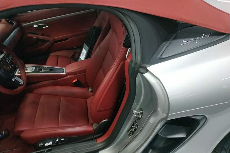 Used Porsche 718 2022 Spyder 2.0T Interior 4