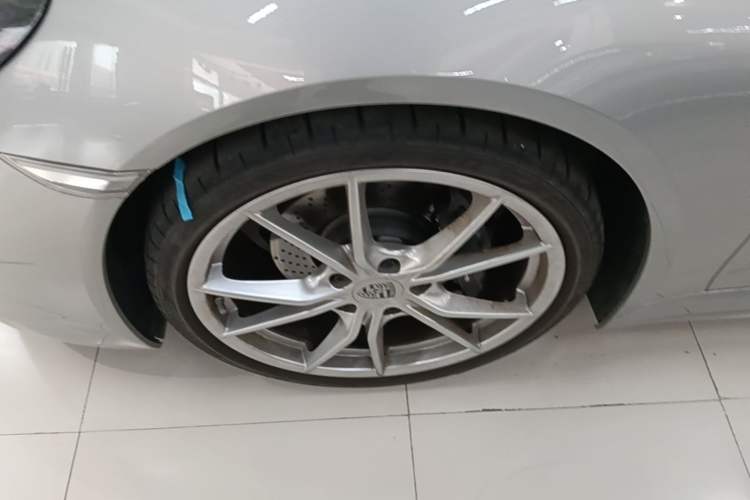 Used Porsche 718 2022 Boxster 2.0T Left Front Wheel Hub