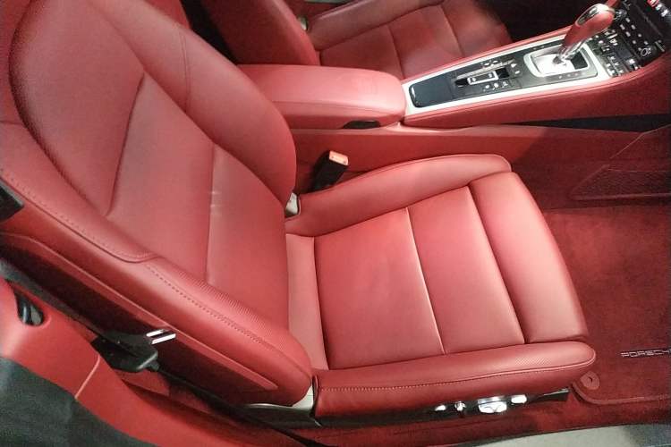 Used Porsche 718 2022 Spyder 2.0T Right Front Seat