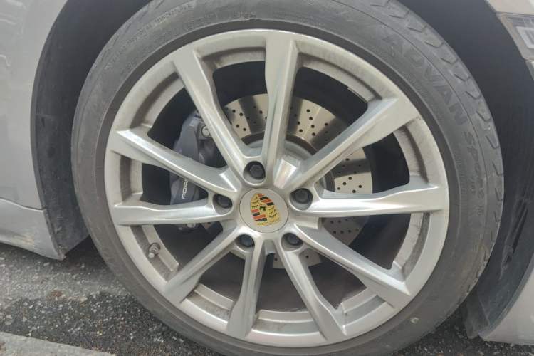 Used Porsche 718 2022 Boxster T 2.0T Right Front Wheel Hub
