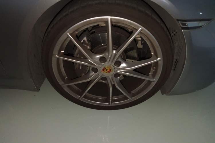 Used Porsche 718 2022 Boxster 2.0T Right Front Wheel Hub