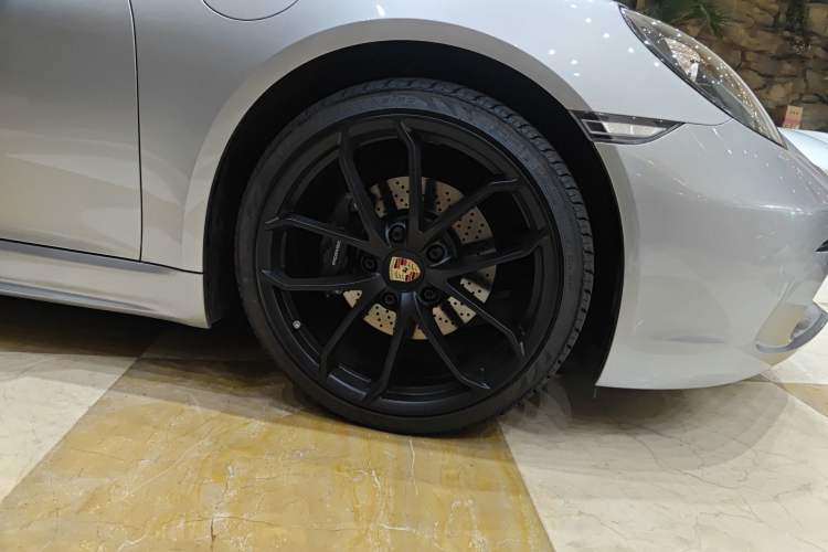 Used Porsche 718 2022 Boxster 2.0T Right Front Wheel Hub