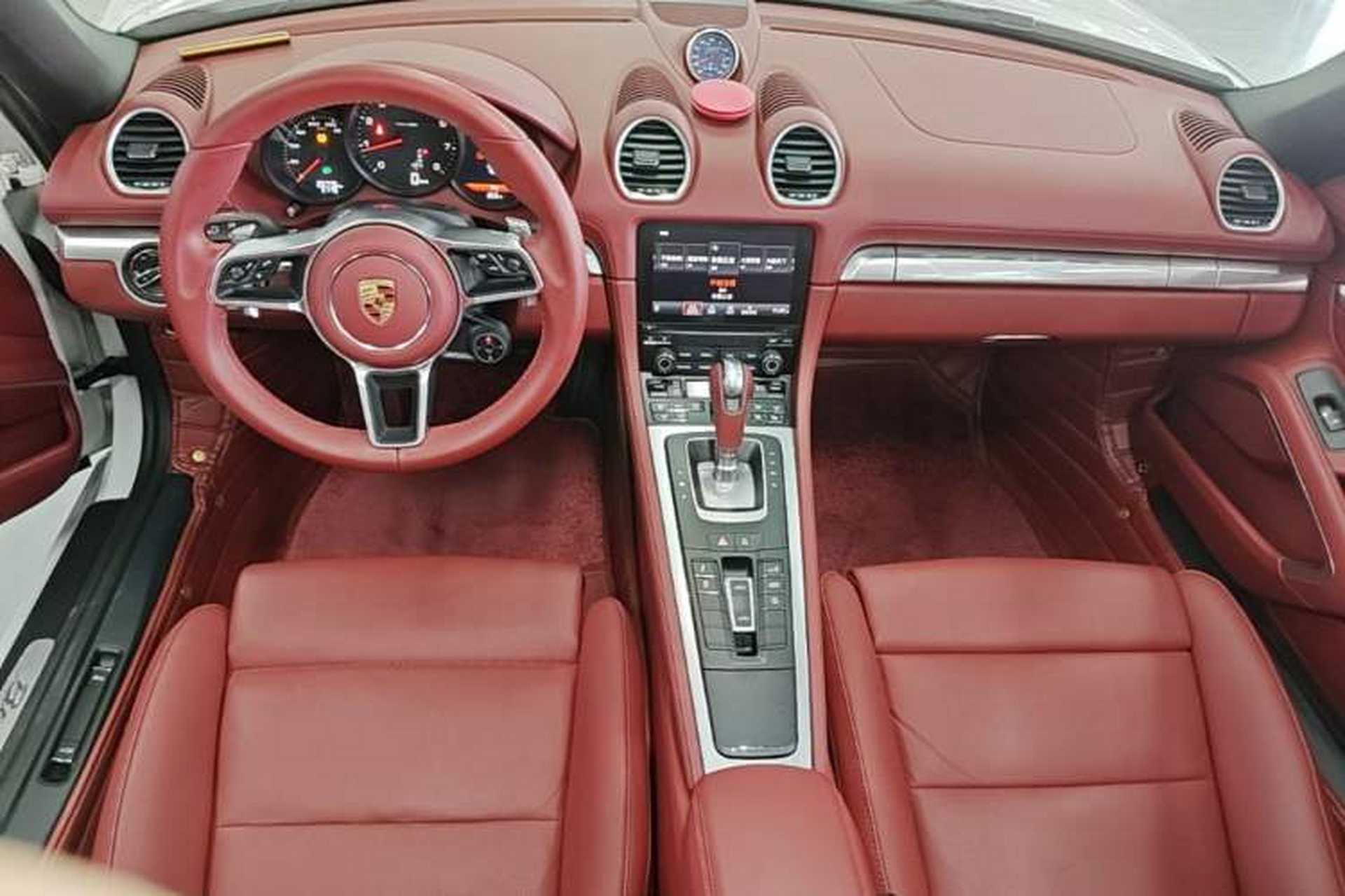 Used Porsche 718 2022 Boxster 2.0T Center Console
