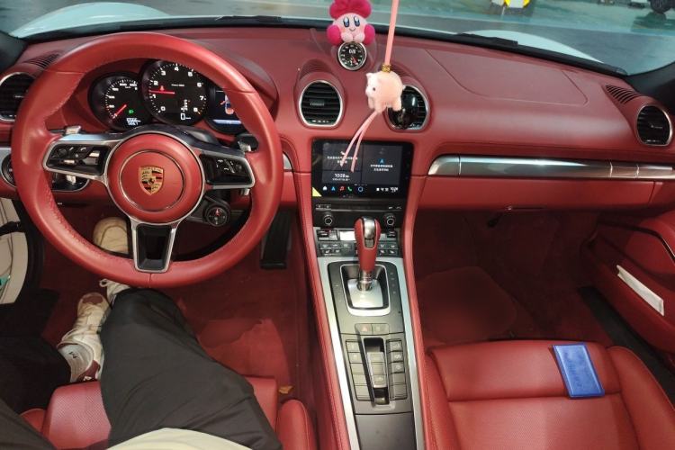 Used Porsche 718 2022 Boxster 2.0T Center Console