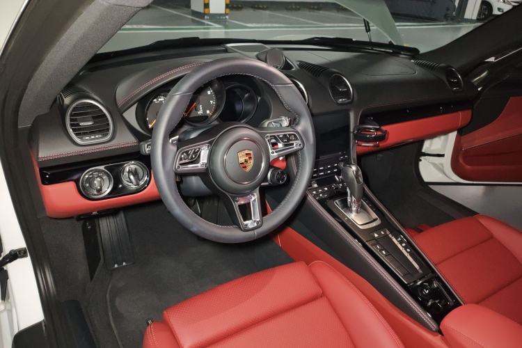 Used Porsche 718 2022 Cayman T 2.0T Center Console