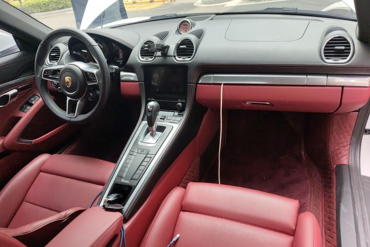 Used Porsche 718 2022 Cayman 2.0T Center Console
