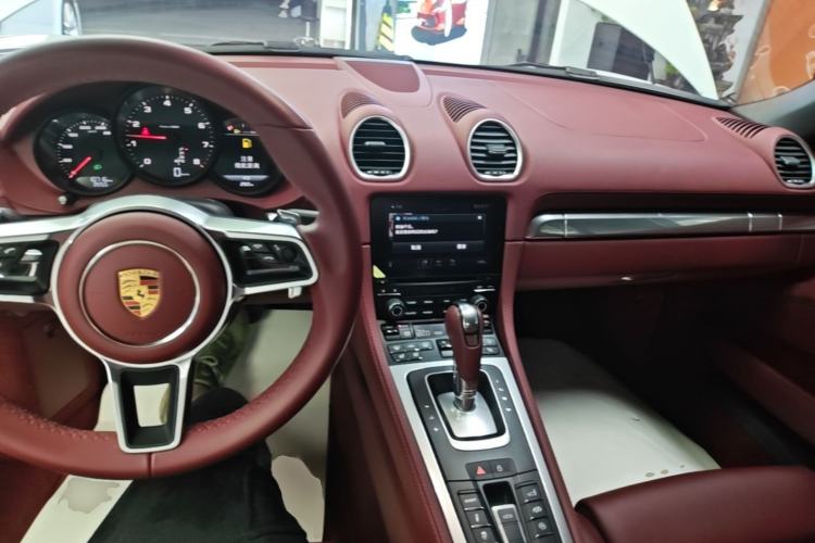 Used Porsche 718 2022 Boxster 2.0T Center Console