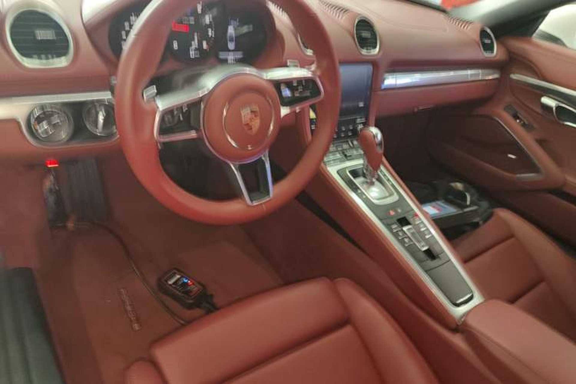 Used Porsche 718 2022 Boxster T 2.0T Center Console