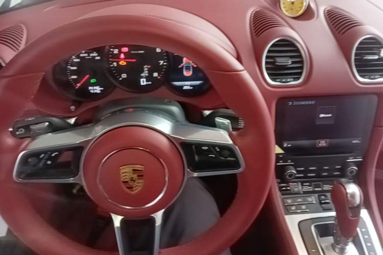 Used Porsche 718 2022 Boxster 2.0T Center Console