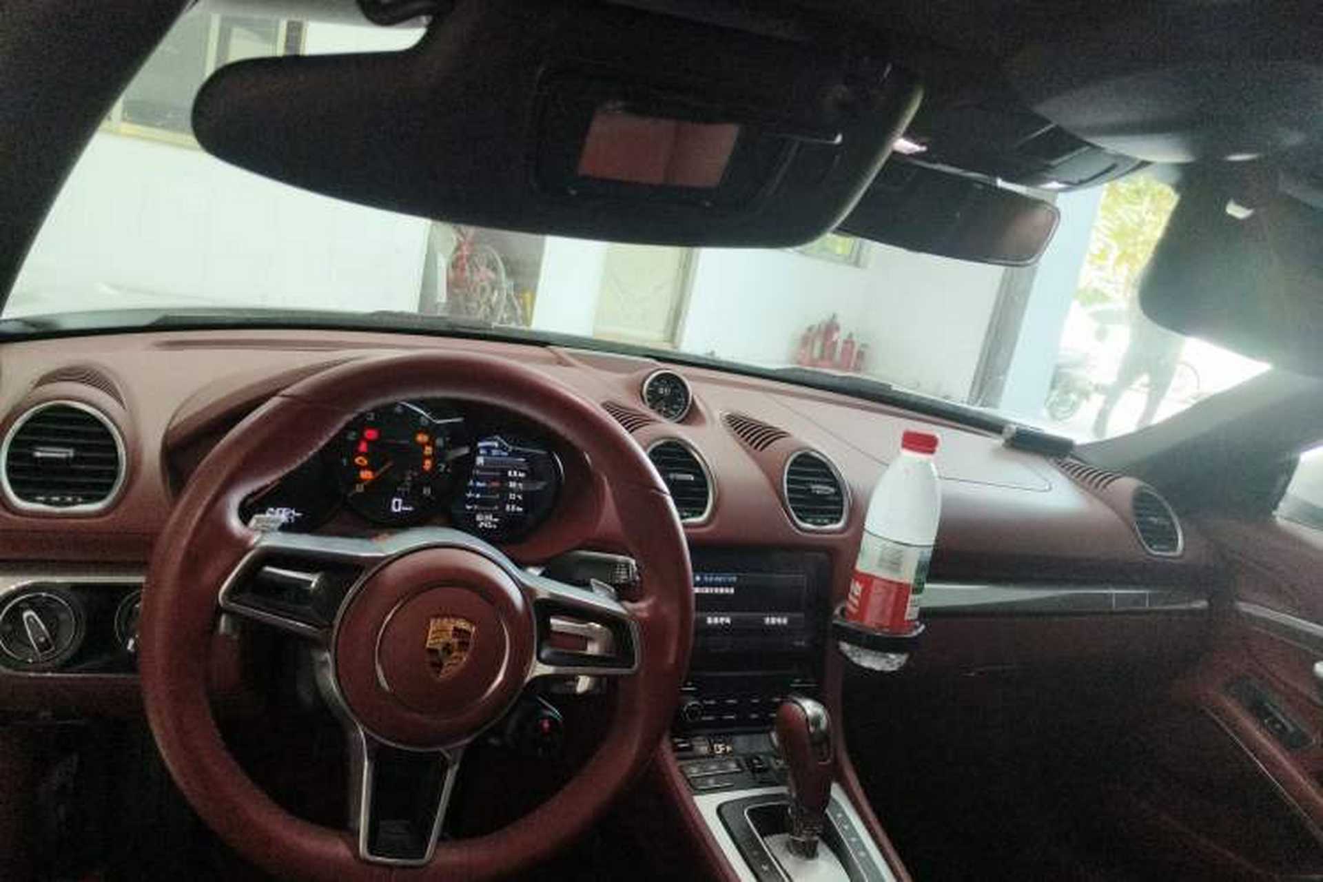 Used Porsche 718 2022 Boxster 2.0T Center Console