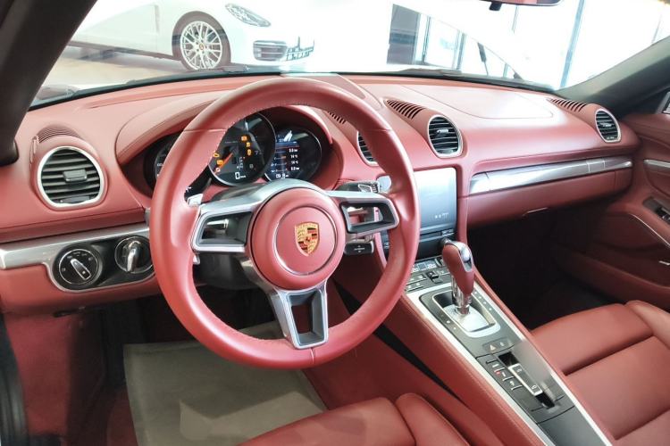 Used Porsche 718 2022 Boxster 2.0T Center Console