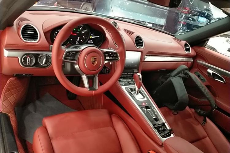 Used Porsche 718 2022 Boxster 2.0T Center Console