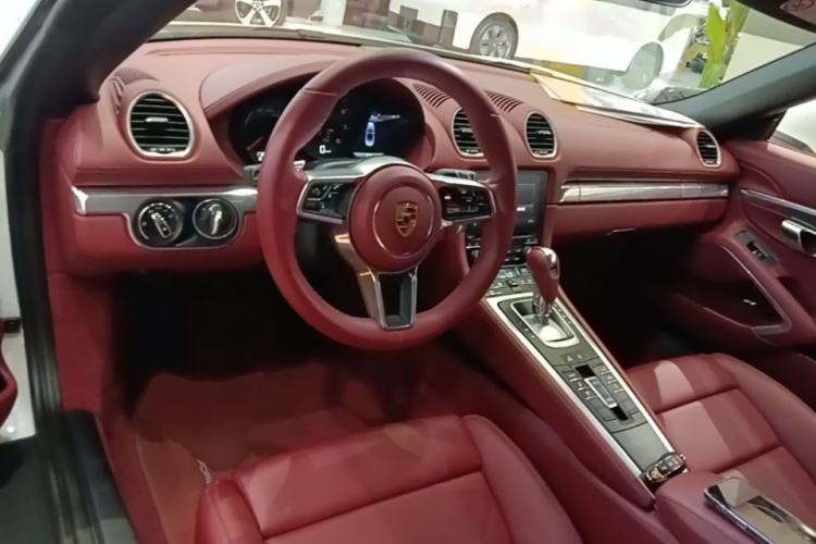 Used Porsche 718 2022 Boxster 2.0T Center Console
