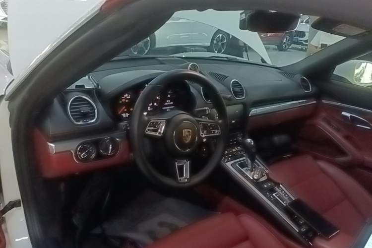 Used Porsche 718 2022 Boxster 2.0T Center Console