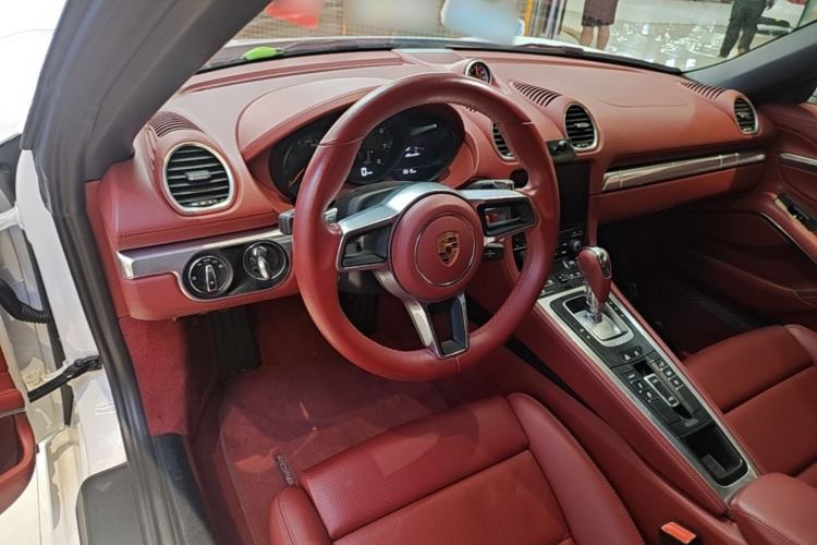 Used Porsche 718 2022 Boxster 2.0T Center Console