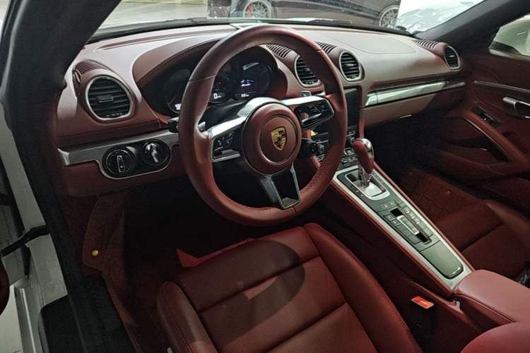 Used Porsche 718 2022 Boxster 2.0T Center Console