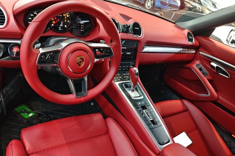 Used Porsche 718 2022 Boxster 2.0T Center Console