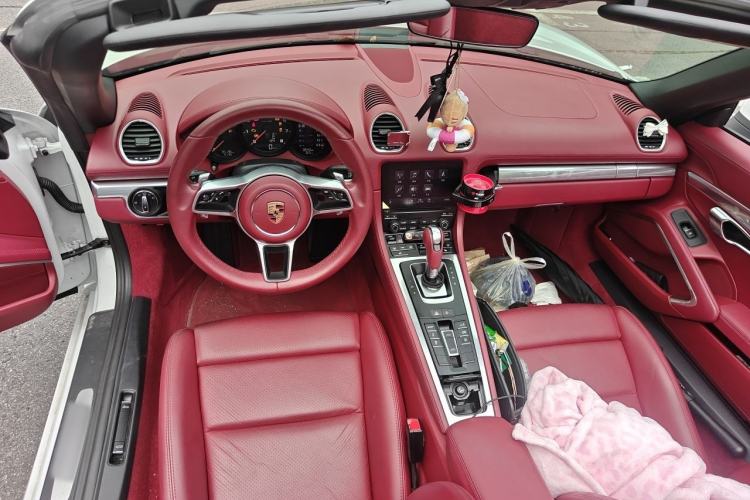 Used Porsche 718 2022 Boxster 2.0T Center Console