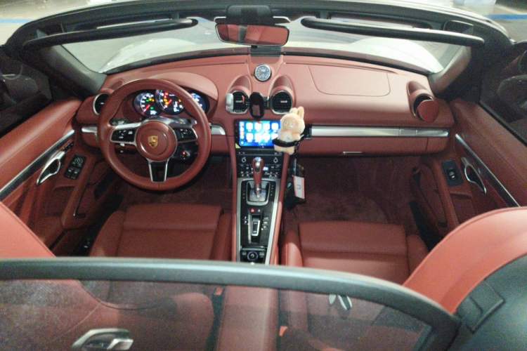 Used Porsche 718 2022 Boxster 2.0T Center Console