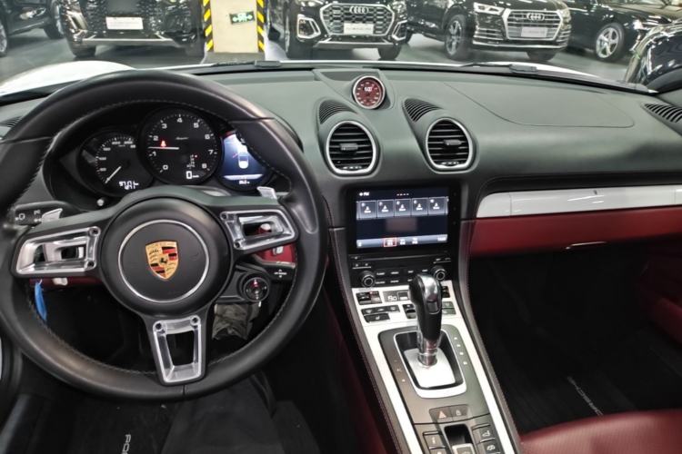 Used Porsche 718 2022 Spyder 2.0T Center Console