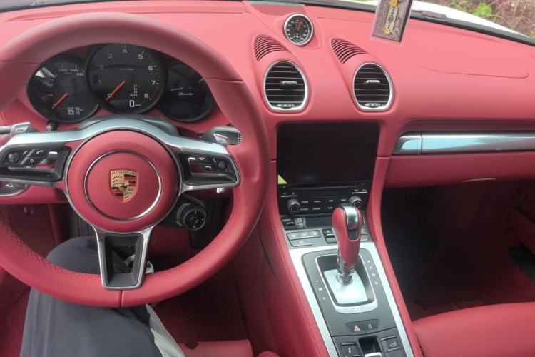 Used Porsche 718 2022 Boxster 2.0T Center Console