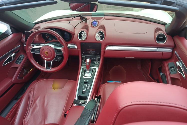 Used Porsche 718 2022 Boxster 2.0T Center Console