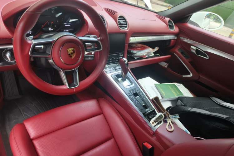 Used Porsche 718 2022 Boxster 2.0T Center Console