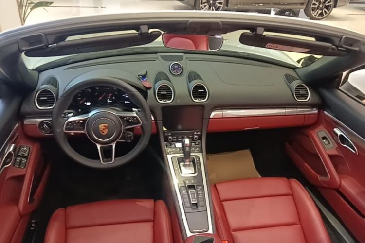 Used Porsche 718 2022 Boxster 2.0T Center Console