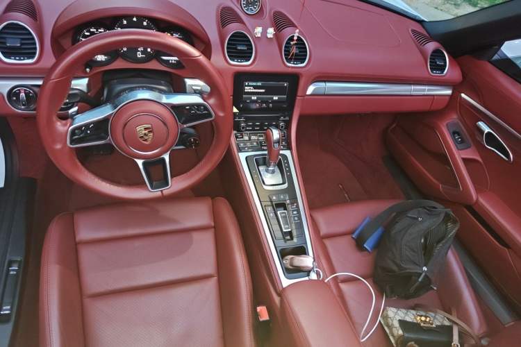 Used Porsche 718 2022 Boxster 2.0T Center Console