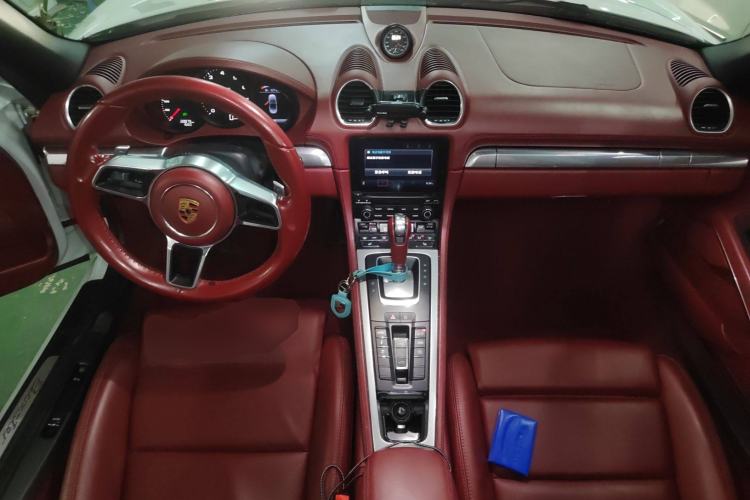 Used Porsche 718 2022 Boxster 2.0T Center Console