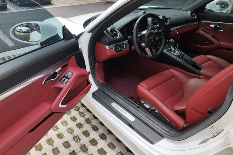 Used Porsche 718 2022 Cayman 2.0T Driver Seat