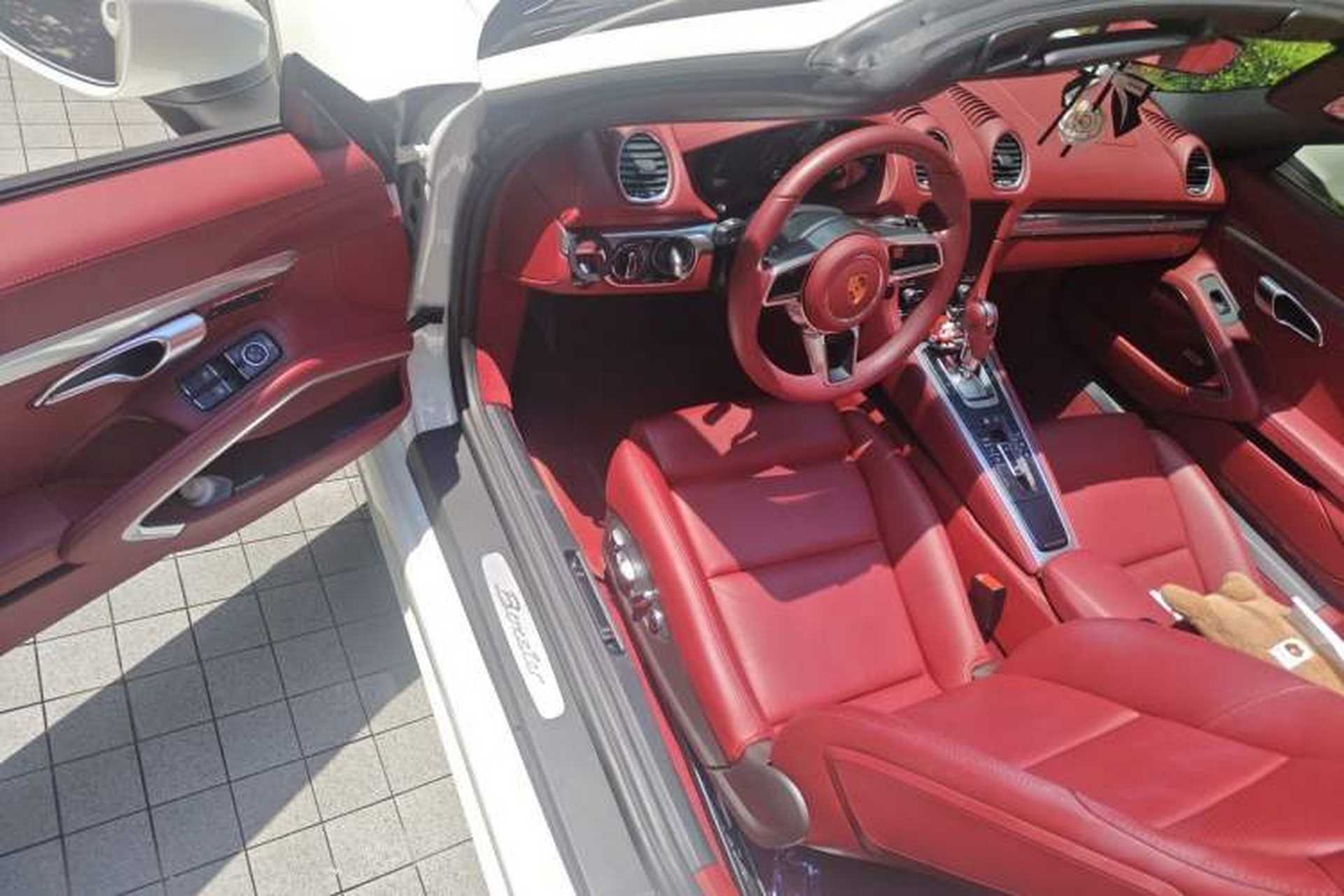 Used Porsche 718 2022 Boxster 2.0T Driver Seat
