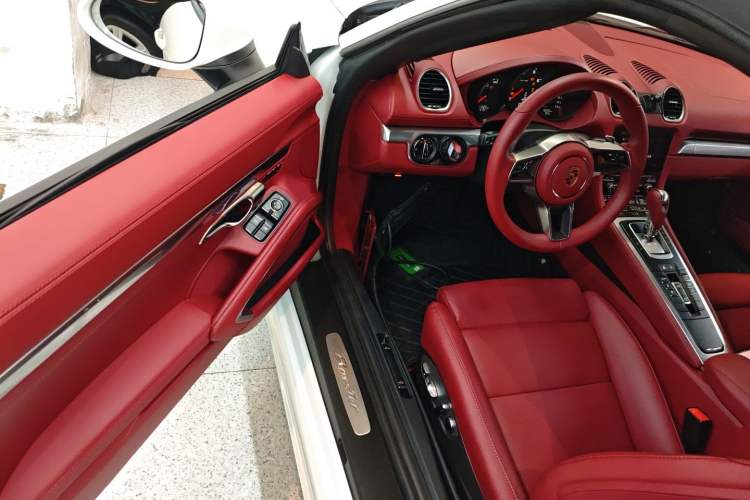 Used Porsche 718 2022 Boxster 2.0T Driver Seat