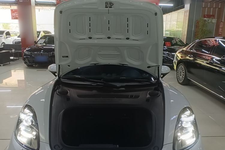 Used Porsche 718 2022 Boxster 2.0T Engine Bay