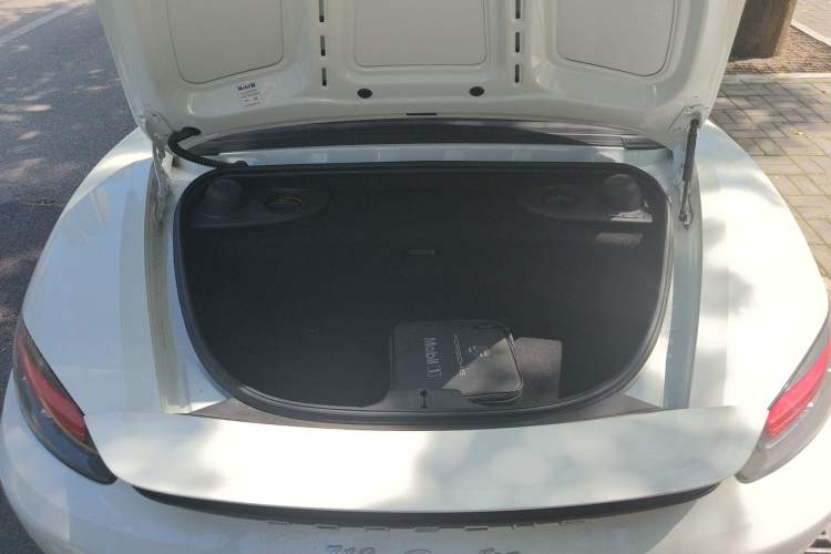 Used Porsche 718 2022 Boxster 2.0T Engine Bay