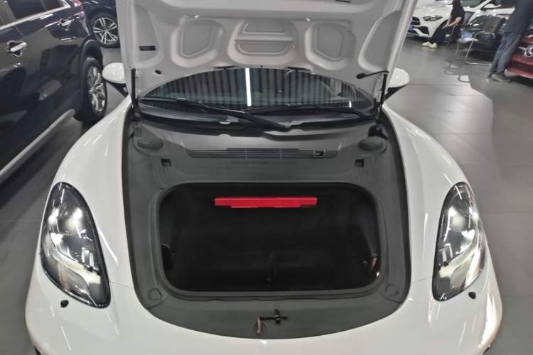 Used Porsche 718 2022 Spyder 2.0T Engine Bay
