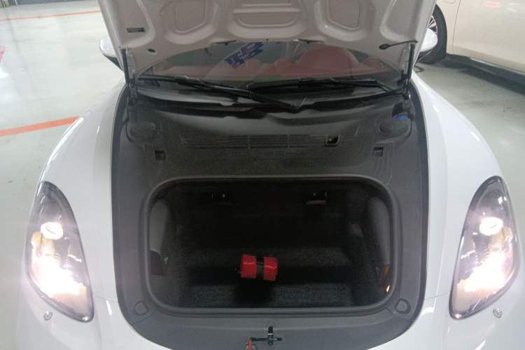 Used Porsche 718 2022 Cayman 2.0T Engine Bay