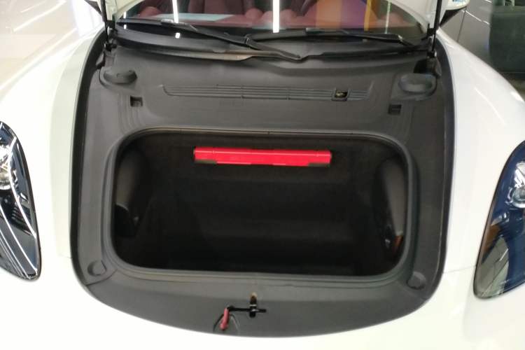 Used Porsche 718 2022 Cayman 2.0T Engine Bay